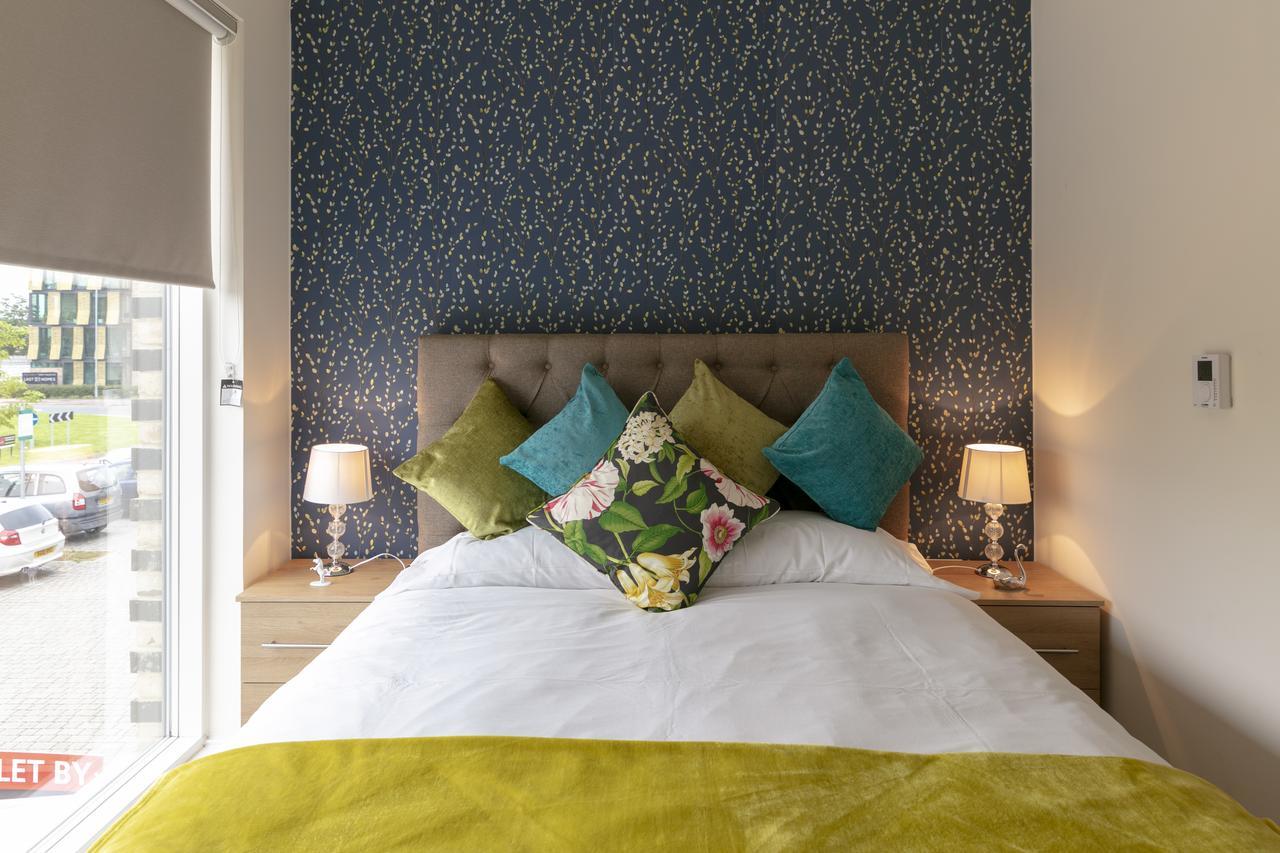 Modern & Exquisite Trumpington Townhouse With Parking & 5 Mins To Papworth Hospital Кембридж Экстерьер фото