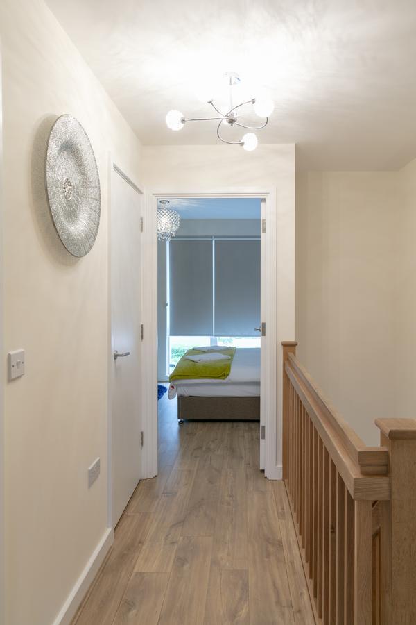 Modern & Exquisite Trumpington Townhouse With Parking & 5 Mins To Papworth Hospital Кембридж Экстерьер фото
