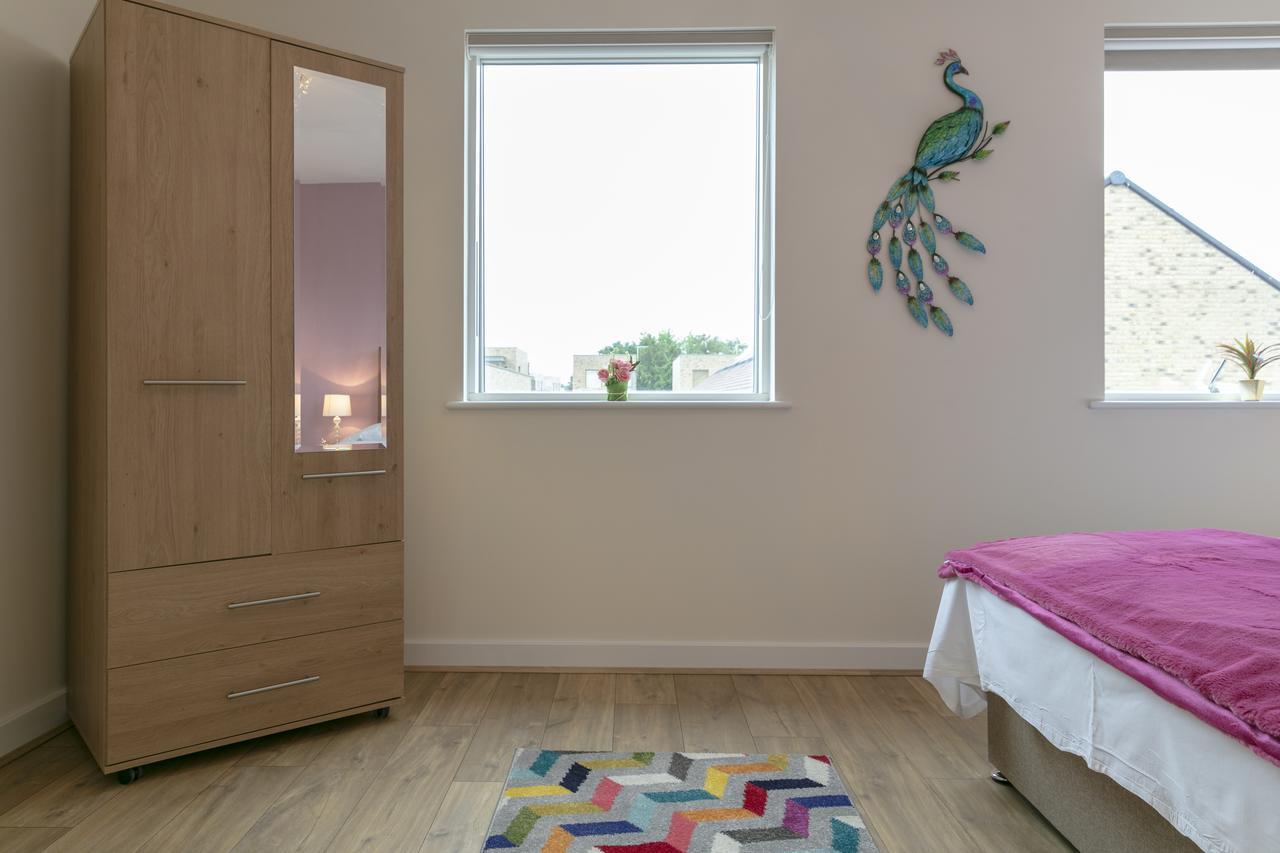 Modern & Exquisite Trumpington Townhouse With Parking & 5 Mins To Papworth Hospital Кембридж Экстерьер фото