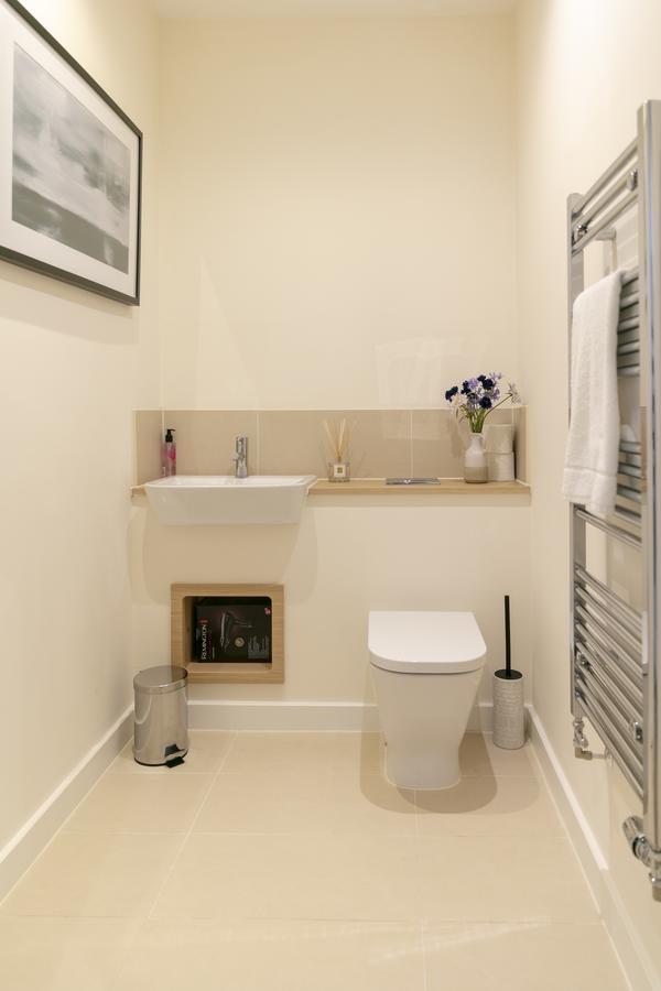 Modern & Exquisite Trumpington Townhouse With Parking & 5 Mins To Papworth Hospital Кембридж Экстерьер фото