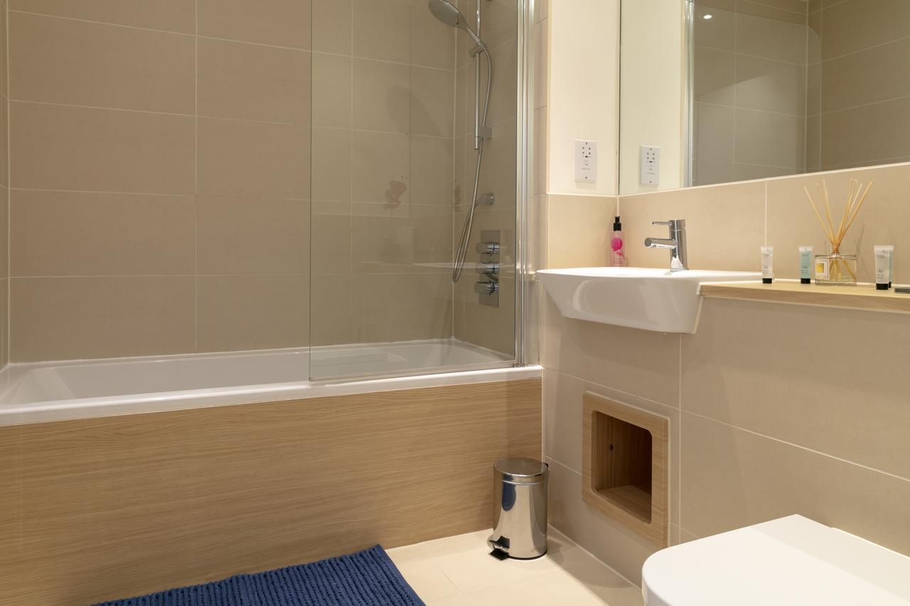 Modern & Exquisite Trumpington Townhouse With Parking & 5 Mins To Papworth Hospital Кембридж Экстерьер фото