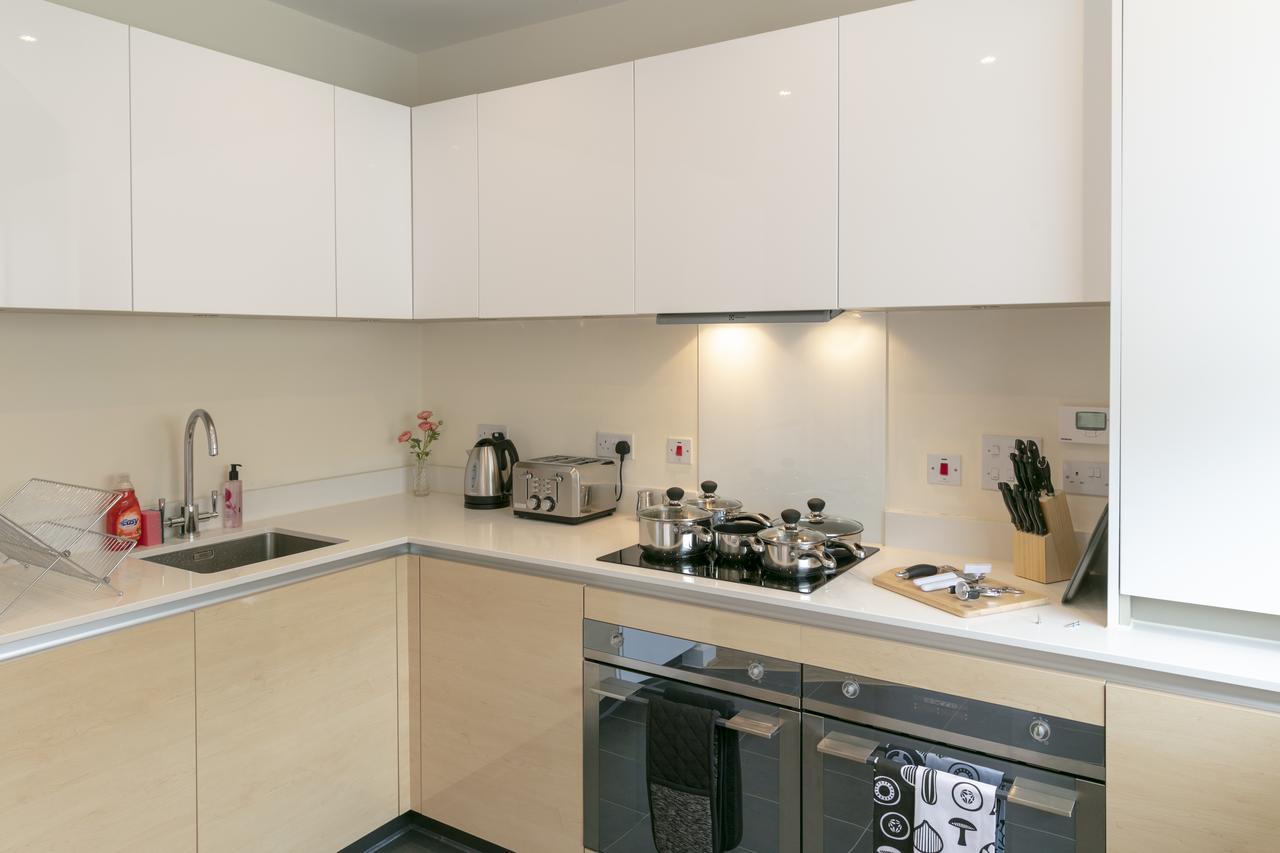 Modern & Exquisite Trumpington Townhouse With Parking & 5 Mins To Papworth Hospital Кембридж Экстерьер фото
