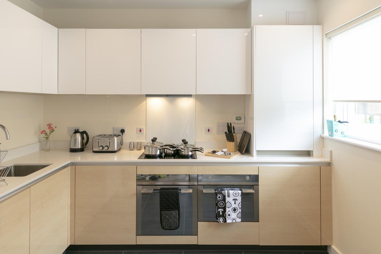 Modern & Exquisite Trumpington Townhouse With Parking & 5 Mins To Papworth Hospital Кембридж Экстерьер фото